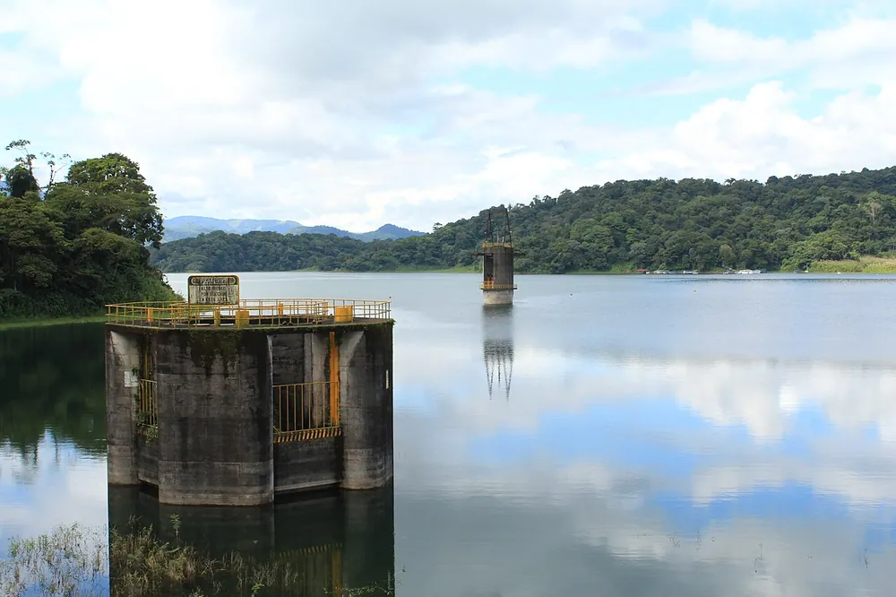 Arenal Dam Lookout (Presa Sangregado), lugar emblemático en Arenal y La Fortuna (foto 1 de 2)