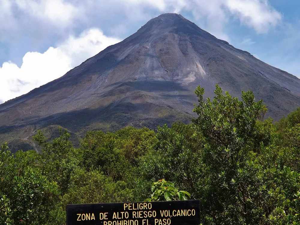 Arenal Volcano National Park – Las Coladas Lava Trail, trail in Arenal & La Fortuna (photo 1 of 2)