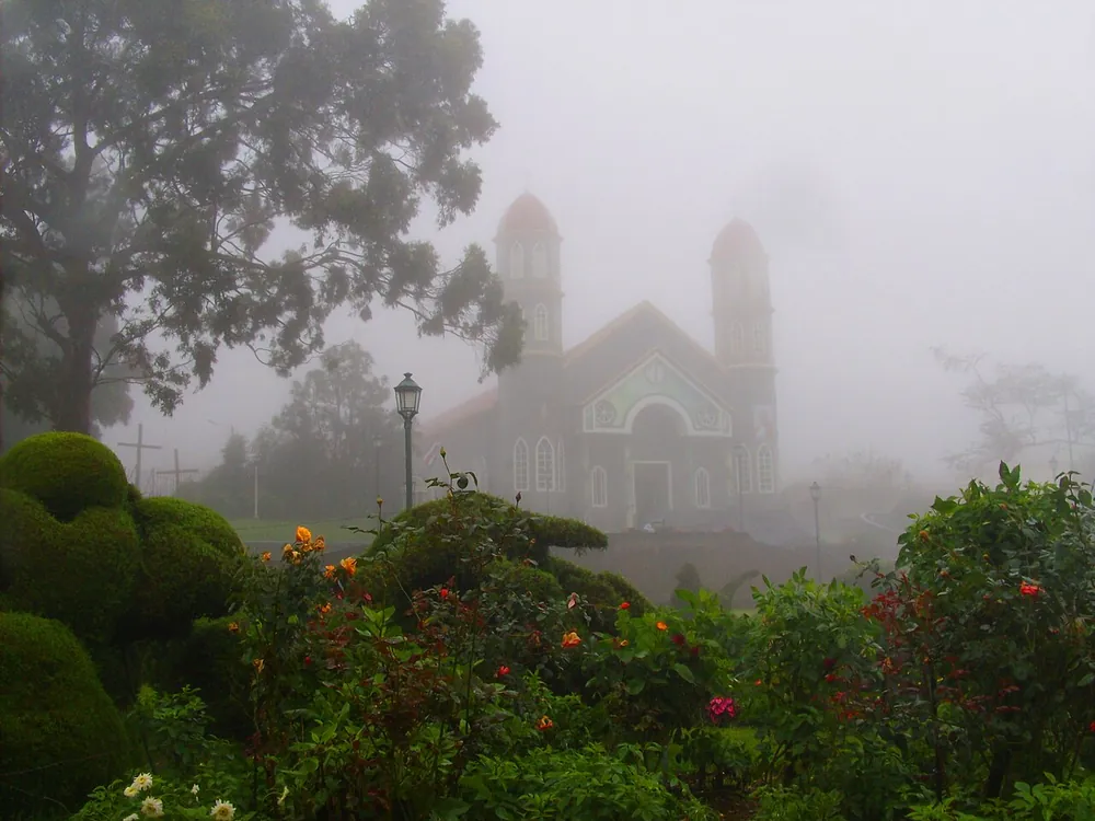 Iglesia de San Rafael de Zarcero, landmark in San José & Central Valley (photo 4 of 4)