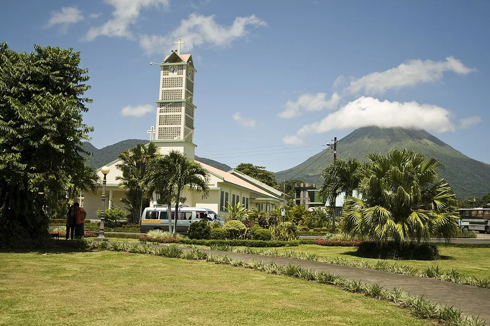 San Juan Bosco Church & La Fortuna Central Park, lugar emblemático en Arenal y La Fortuna (foto 3 de 4)