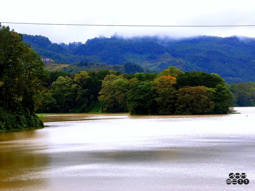 Embalse y Lago de Cachí, mirador en San José y Valle Central (foto 4 de 6)