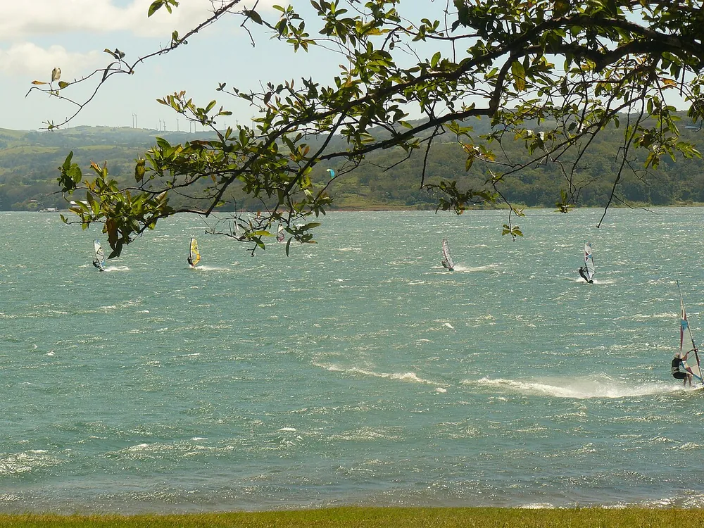 Lake Arenal Windsurf & Kitesurf Beach (Tico Wind peninsula), playa en Arenal y La Fortuna (foto 2 de 3)
