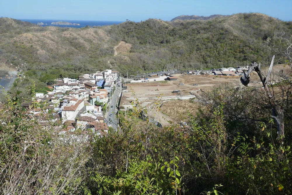 Las Catalinas Trails (above the car-free town), trail in Guanacaste (photo 2 of 3)