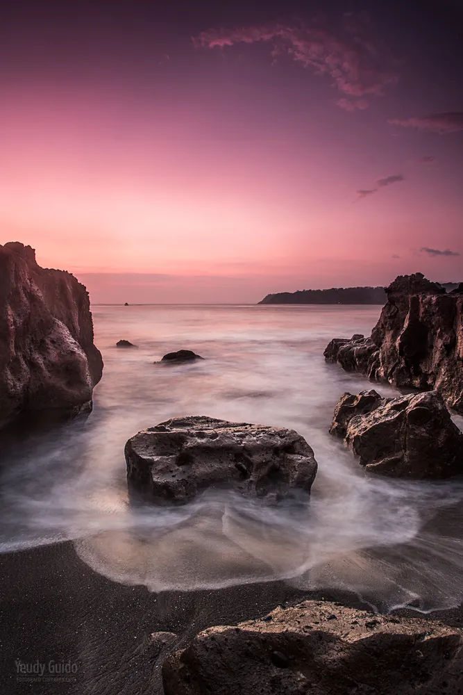 Playa Bajamar & the sea caves of Punta del Pacífico, beach in Jacó & Herradura (photo 1 of 2)
