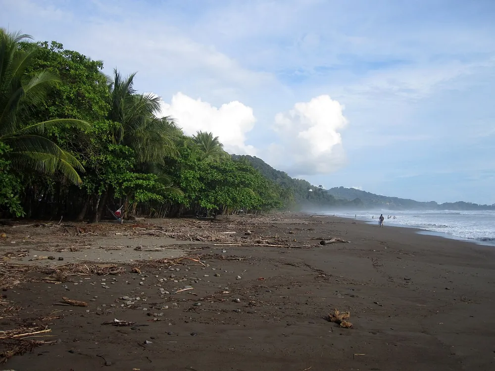 Playa Dominical, playa en Pacífico Central (foto 1 de 3)