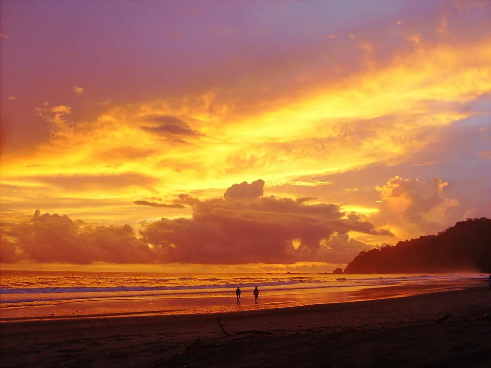 Playa Espadilla, beach in Central Pacific (photo 1 of 4)