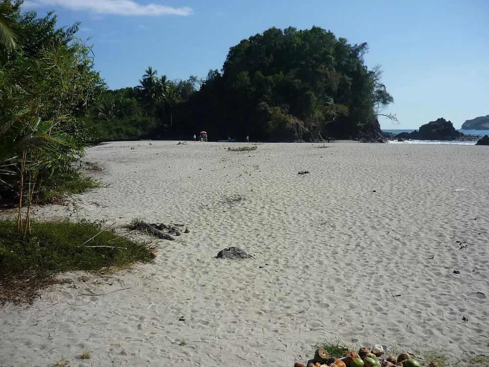 Playa Espadilla, beach in Central Pacific (photo 2 of 4)
