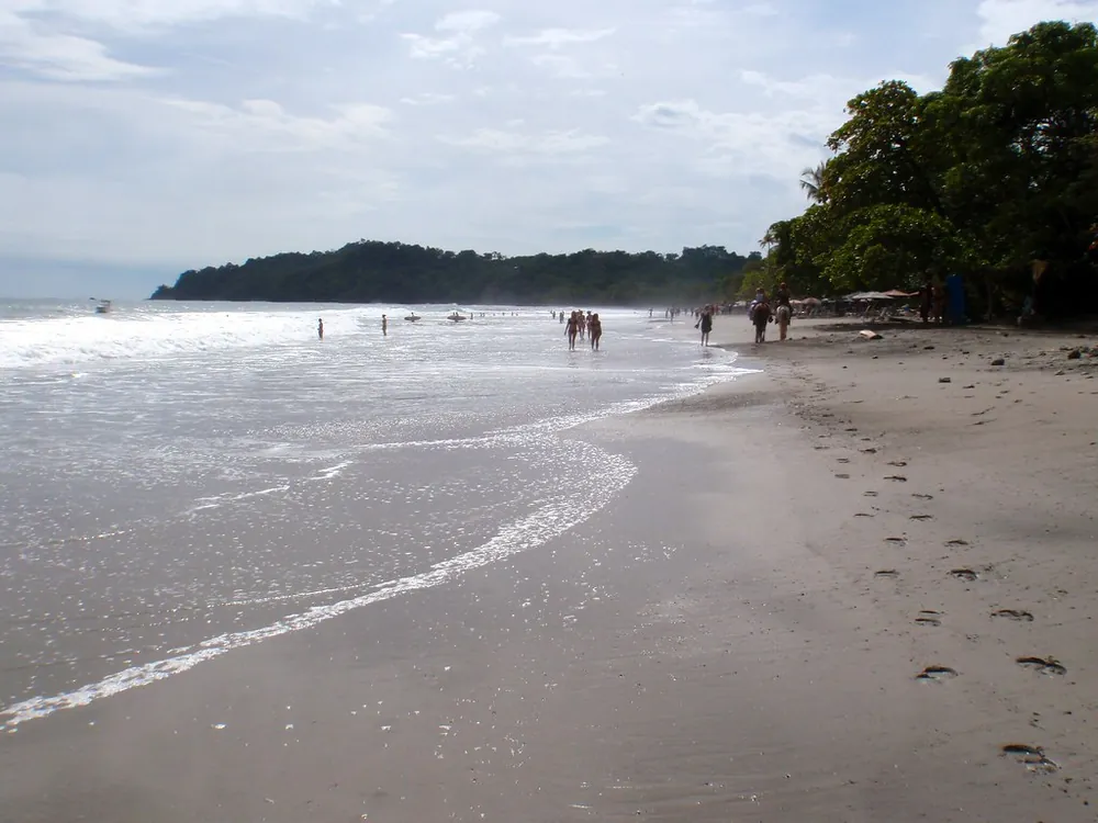 Playa Espadilla, beach in Central Pacific (photo 3 of 4)