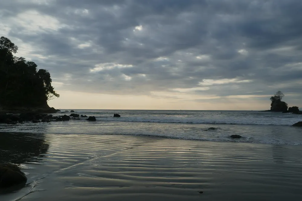 Playa La Macha, beach in Central Pacific (photo 2 of 3)