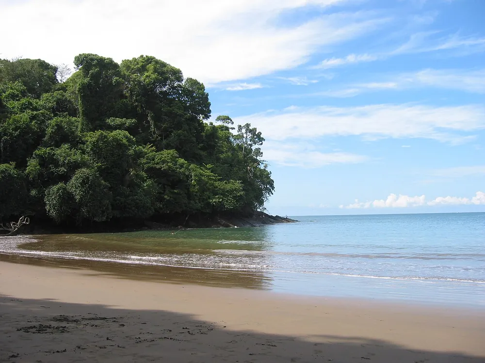 Playa Piñuelas, playa en Pacífico Central (foto 1 de 2)