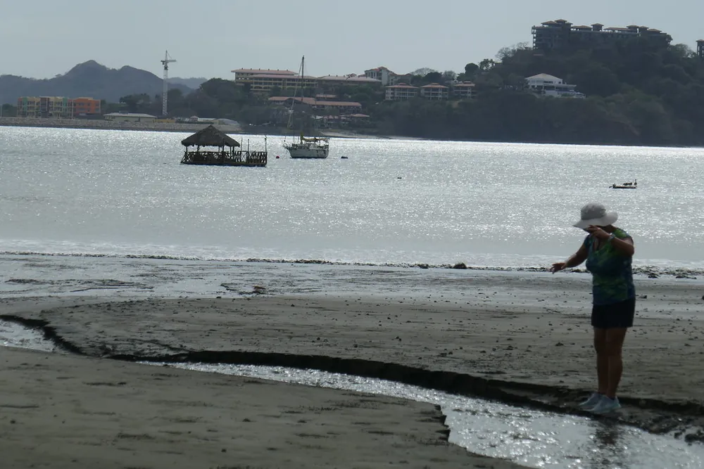 Playa Potrero, beach in Guanacaste (photo 2 of 2)
