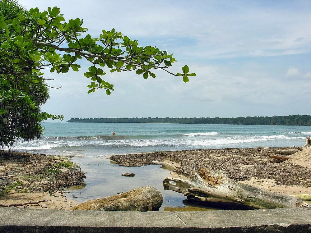 Playa Puerto Vargas (Cahuita National Park south entrance), playa en Caribe (foto 3 de 3)