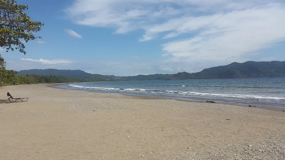 Playa Tambor, playa en Península de Nicoya (foto 1 de 3)