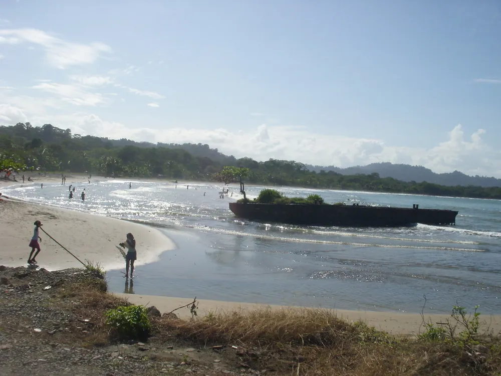 Puerto Viejo Shipwreck, landmark in Caribbean Coast (photo 2 of 2)