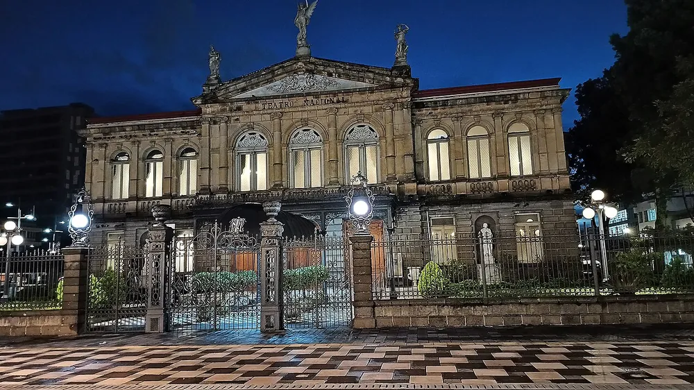 Teatro Nacional de Costa Rica, lugar emblemático en San José y Valle Central (foto 2 de 3)
