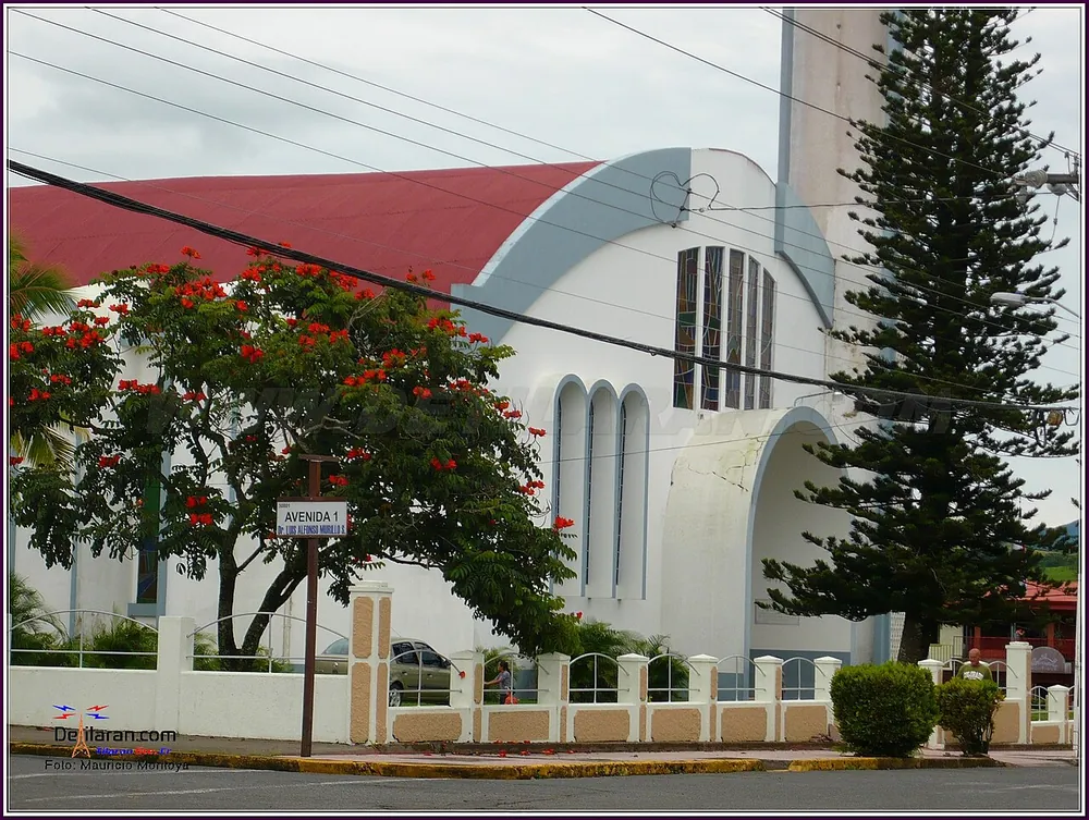 Cathedral of St. Anthony of Padua (Tilaran), lugar emblemático en Arenal y La Fortuna (foto 3 de 3)