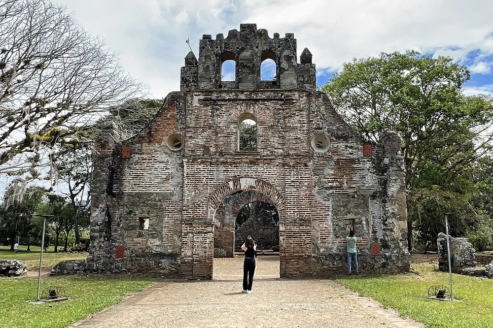Ruinas de Ujarrás, landmark in San José & Central Valley (photo 1 of 3)